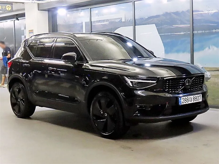Volvo XC40 — фото 1