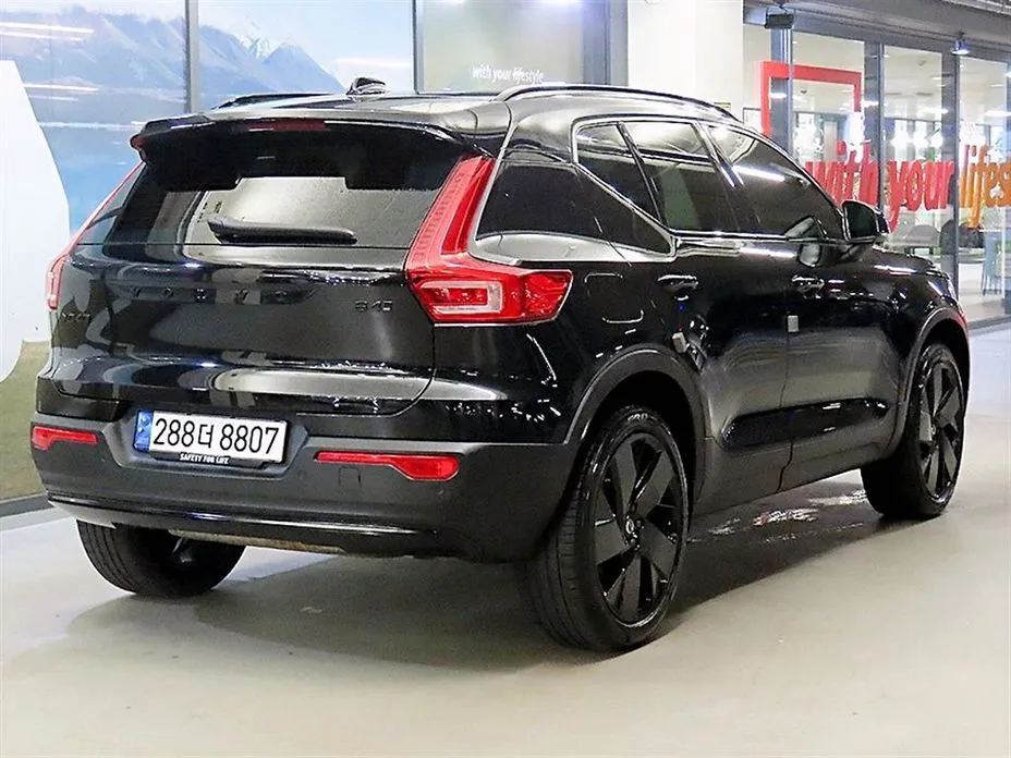 Volvo XC40 — фото 9