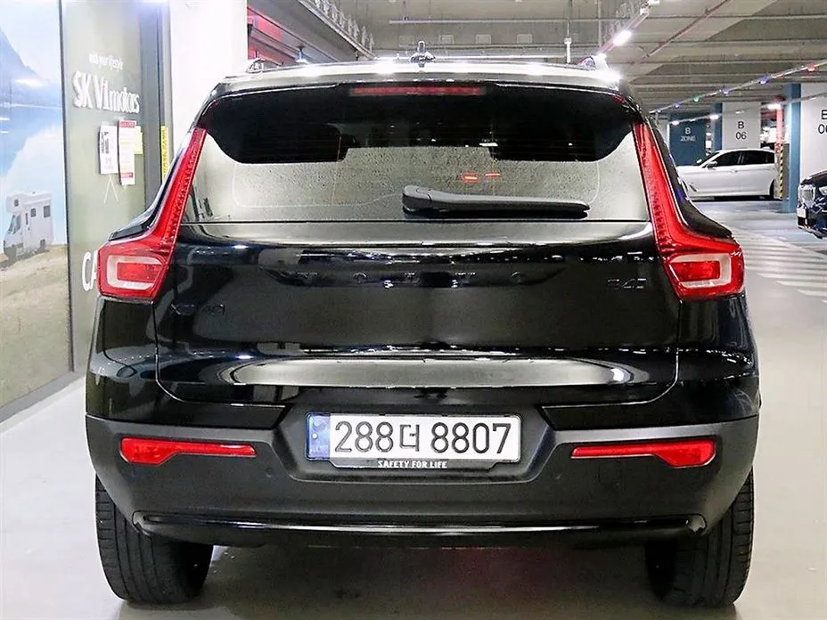 Volvo XC40 — фото 10