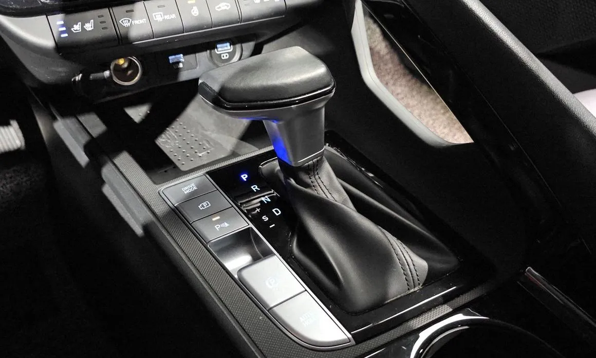 Hyundai AVANTE — фото 2
