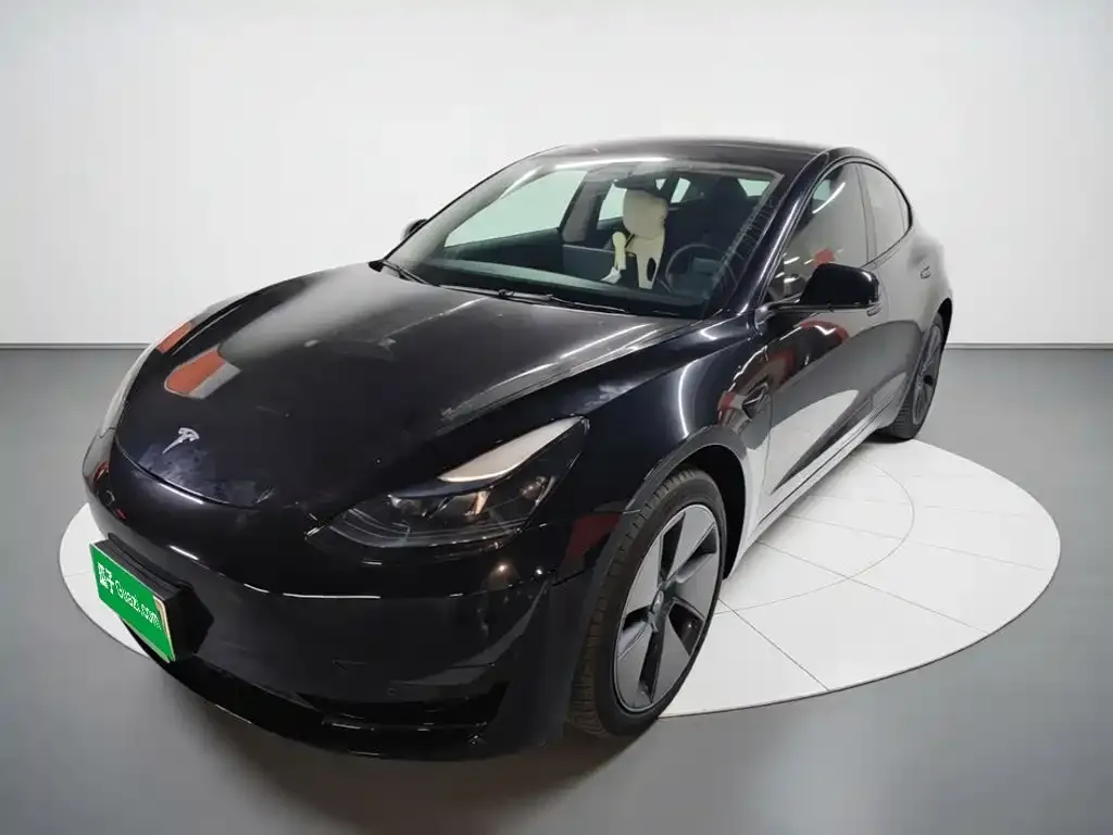 Tesla Model 3 — фото 1