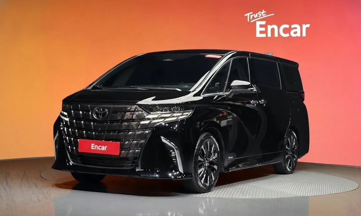 Toyota Alphard — фото 1