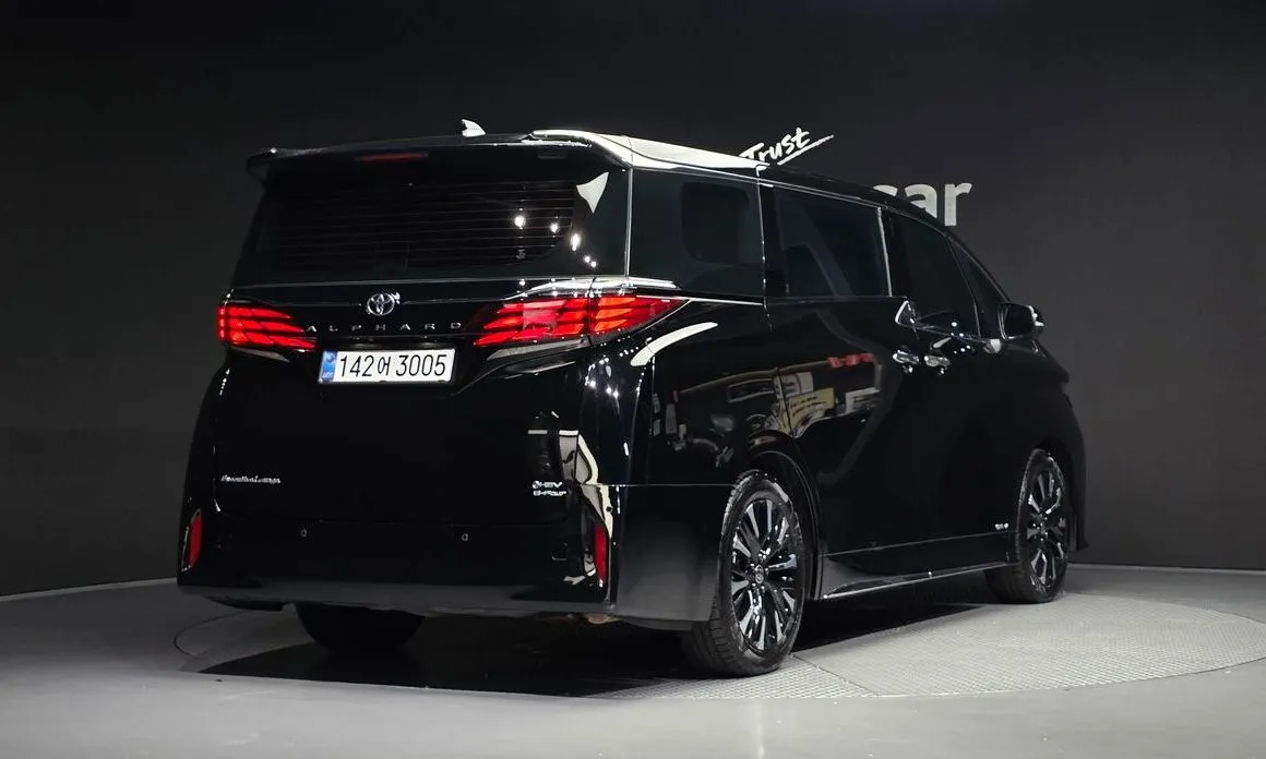 Toyota Alphard — фото 7