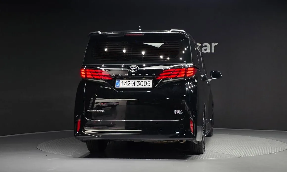 Toyota Alphard — фото 2