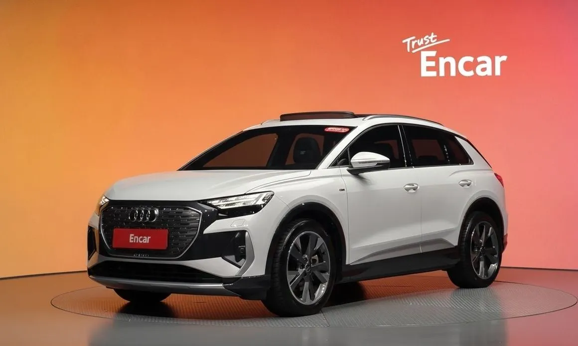 Audi Q4 e-tron — фото 1