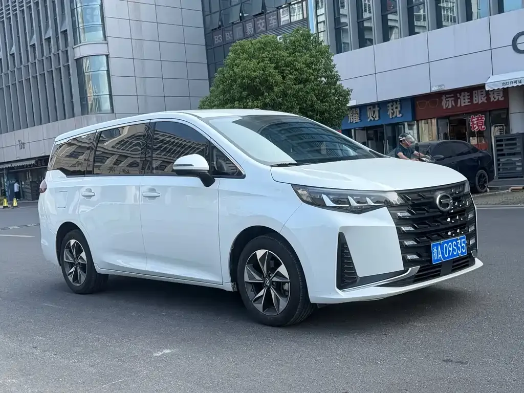 GAC Motor Trumpchi M6 — фото 10