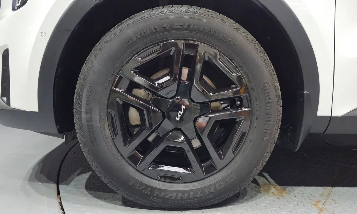 Kia Sorento — фото 6