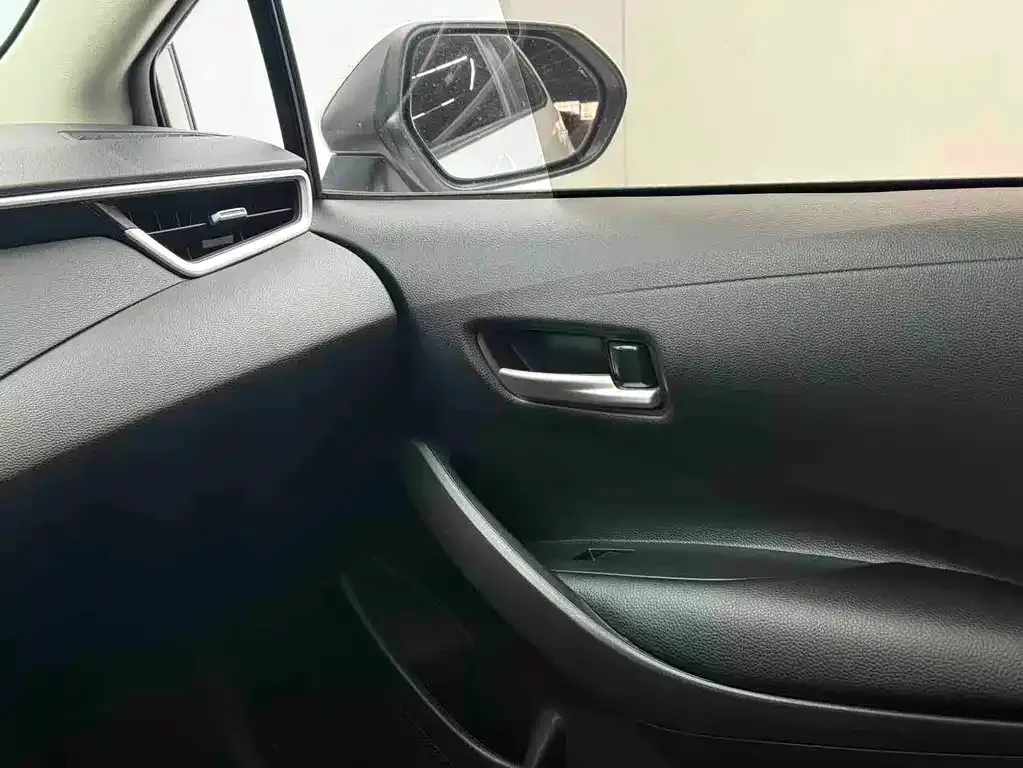 Toyota Corolla — фото 10
