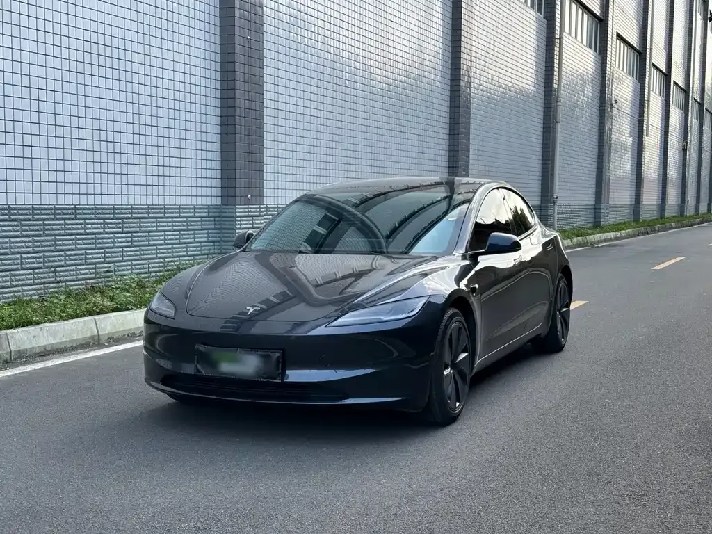 Tesla Model 3 — фото 1