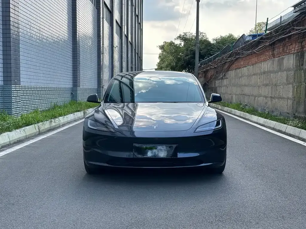 Tesla Model 3 — фото 5