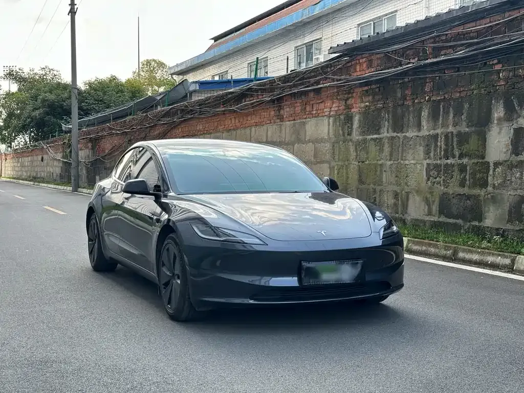 Tesla Model 3 — фото 4
