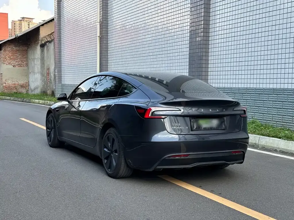 Tesla Model 3 — фото 9