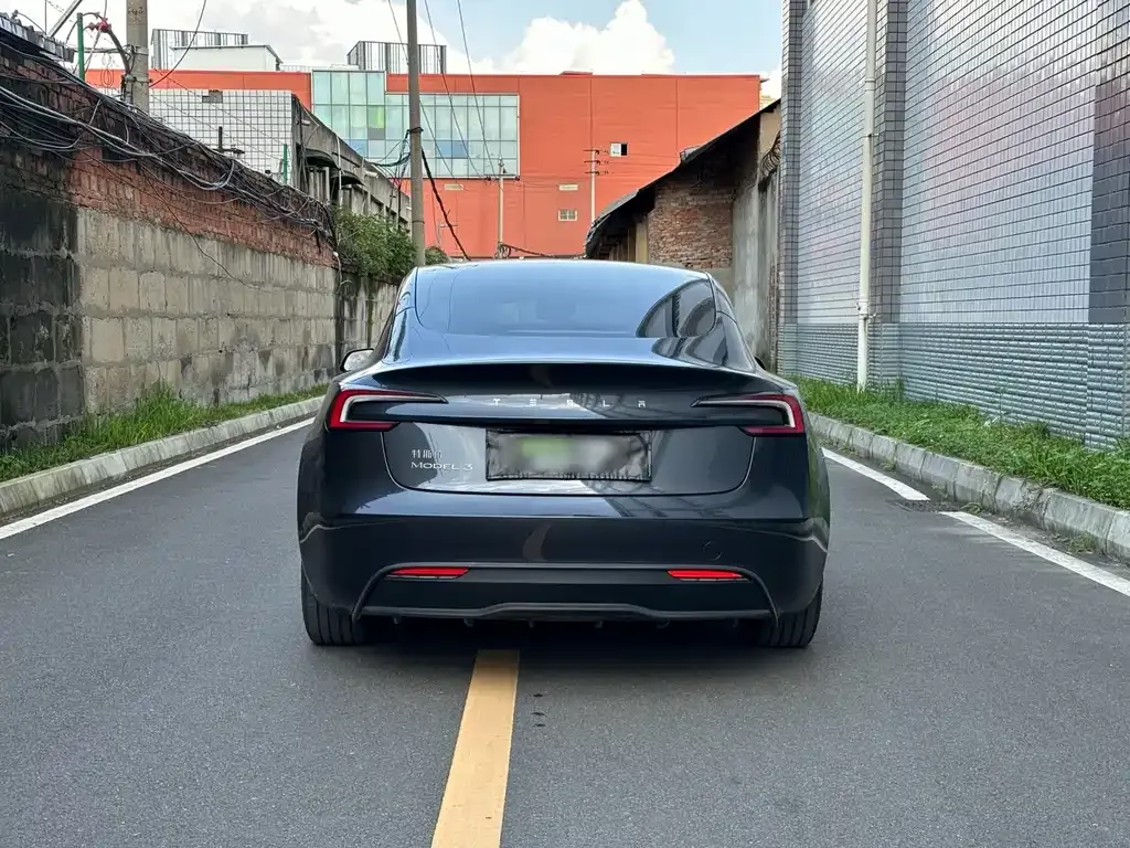 Tesla Model 3 — фото 7