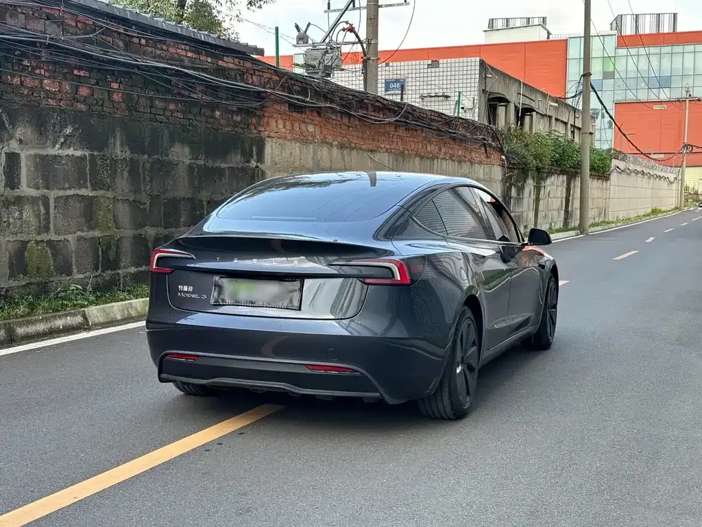 Tesla Model 3 — фото 8