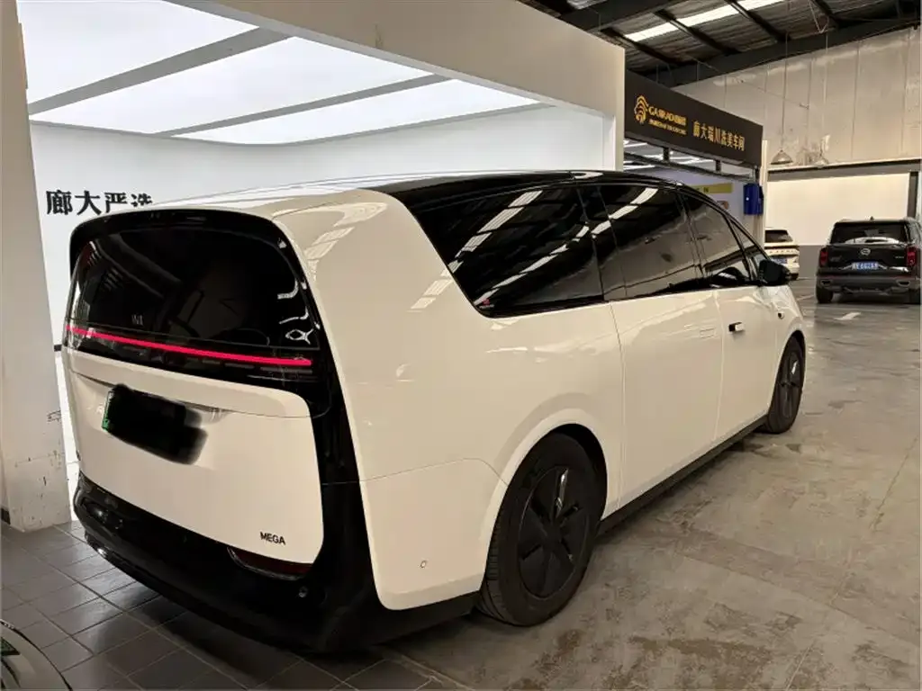 Li Auto MEGA — фото 6