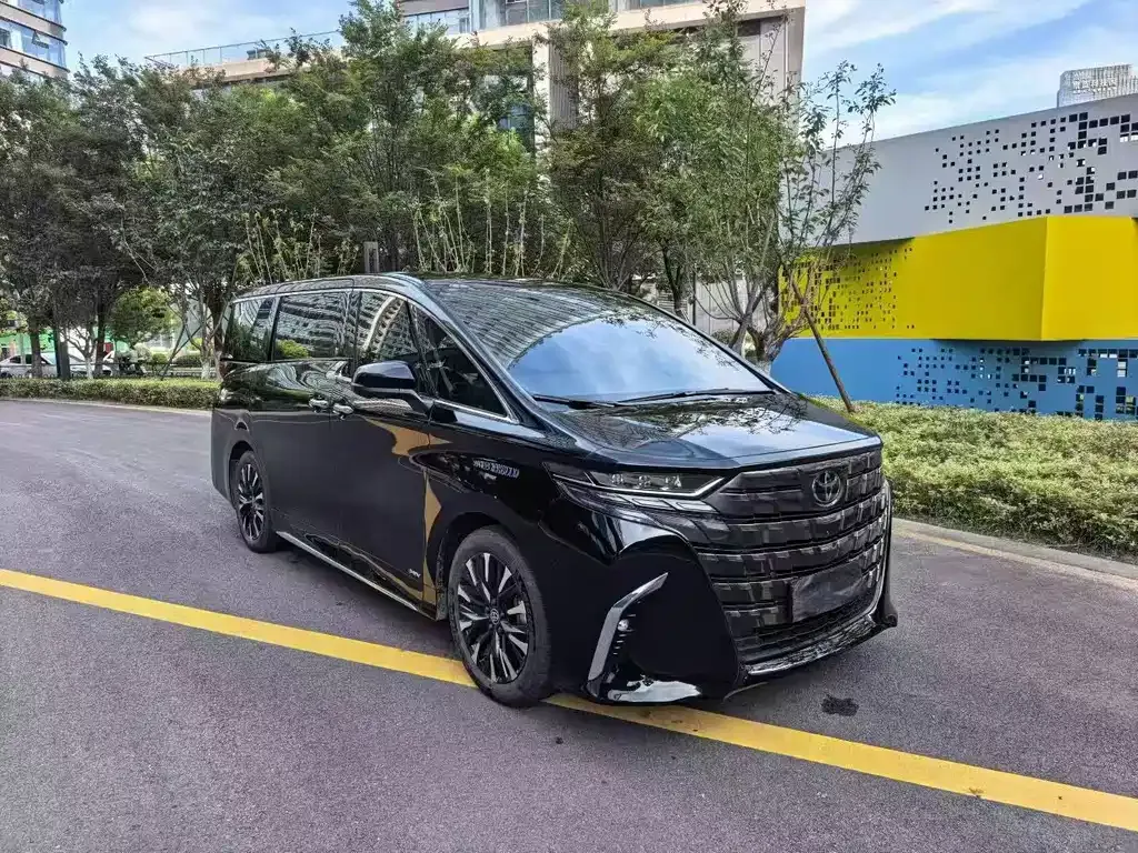 Toyota Alphard — фото 2