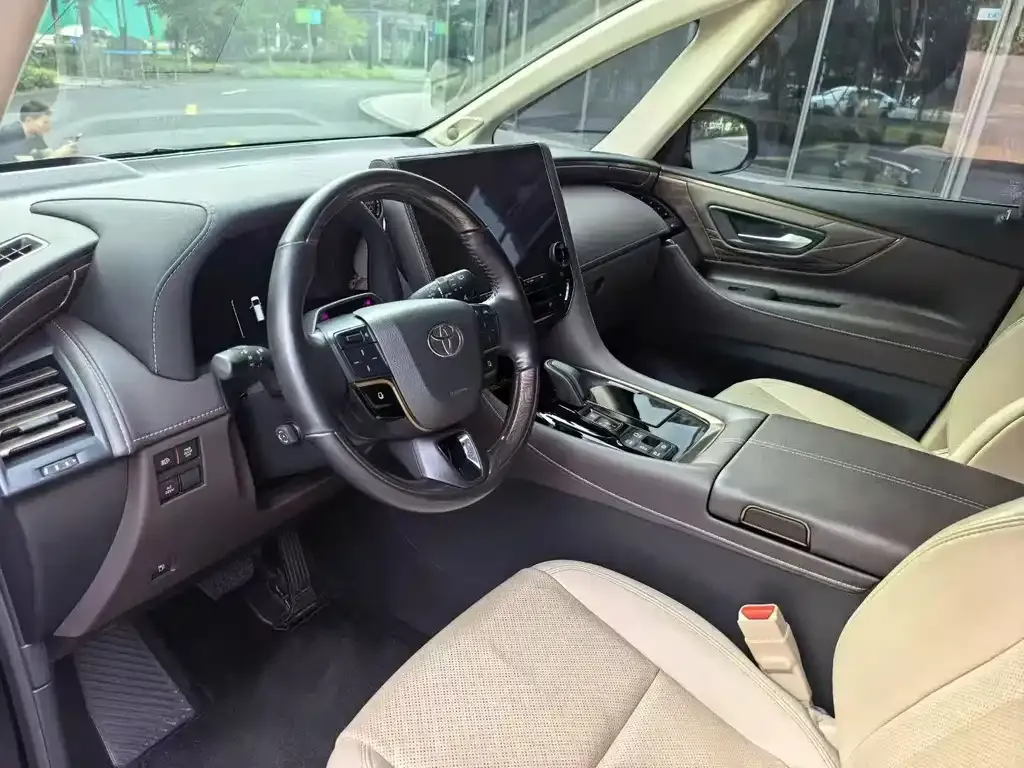 Toyota Alphard — фото 6