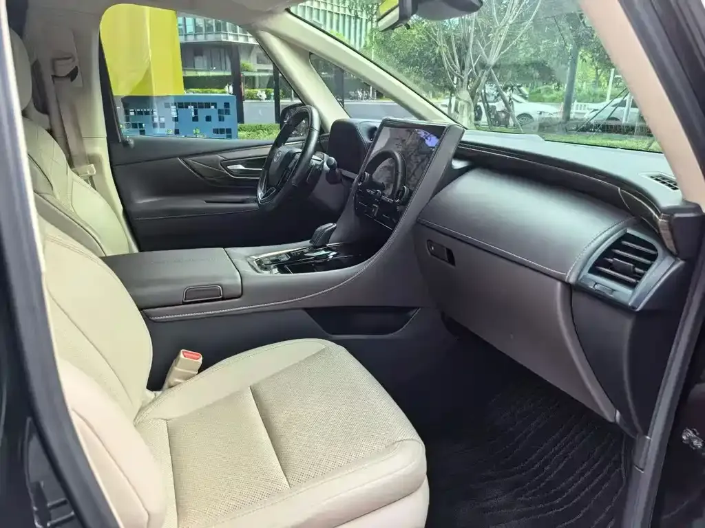 Toyota Alphard — фото 5
