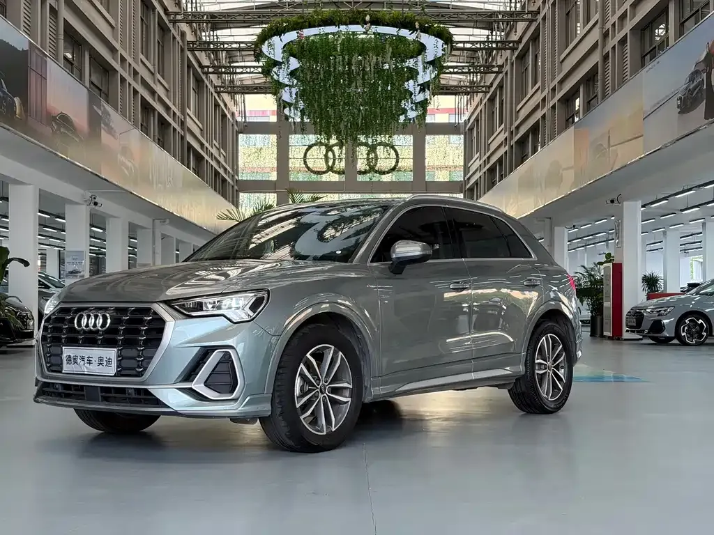 Audi Q3 — фото 1