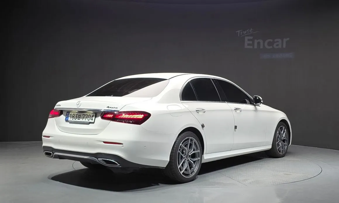 Mercedes-Benz E-Class — фото 10