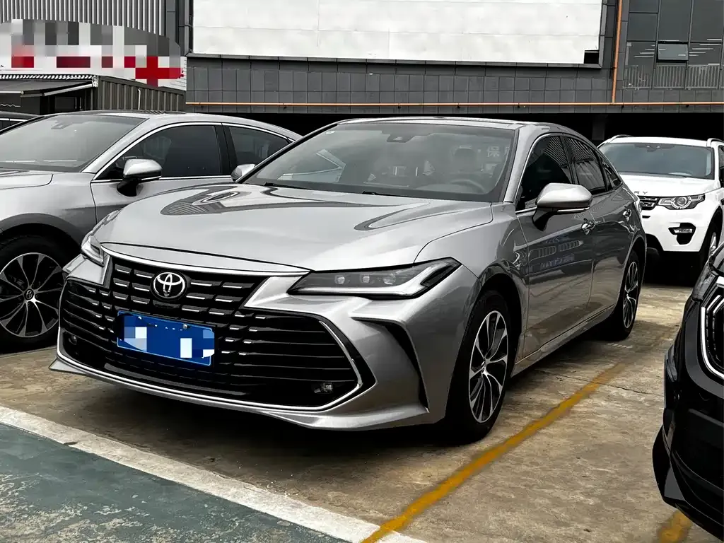 Toyota Avalon — фото 1