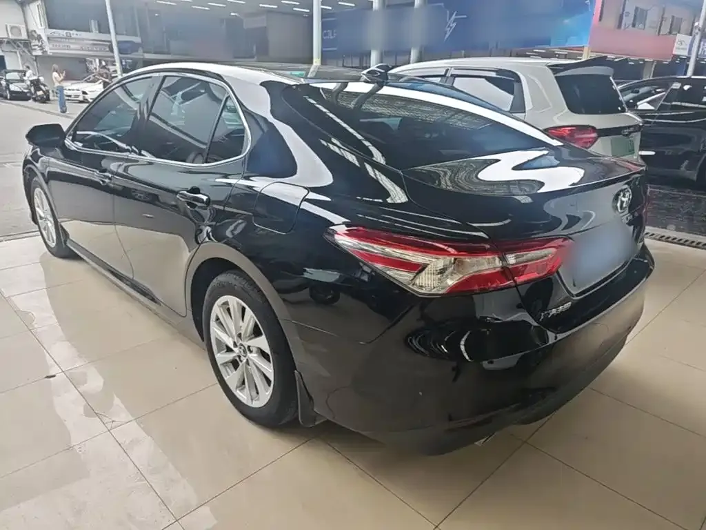 Toyota Camry — фото 5