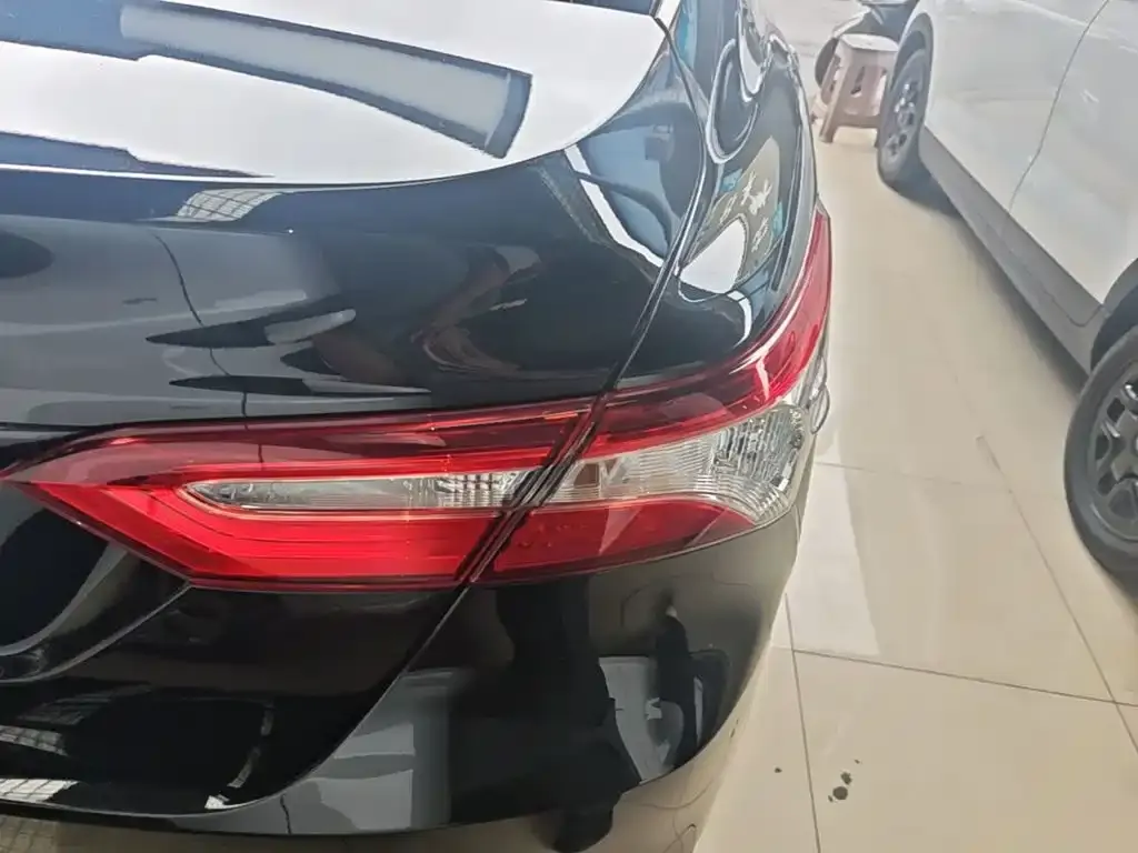 Toyota Camry — фото 3