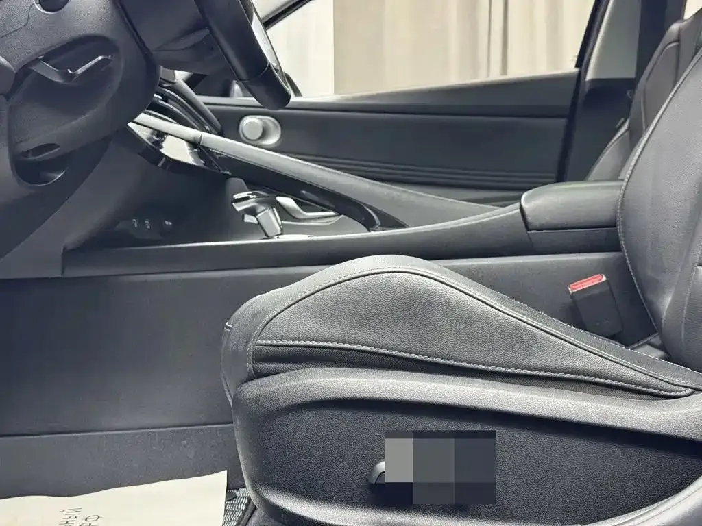 Hyundai Elantra — фото 10