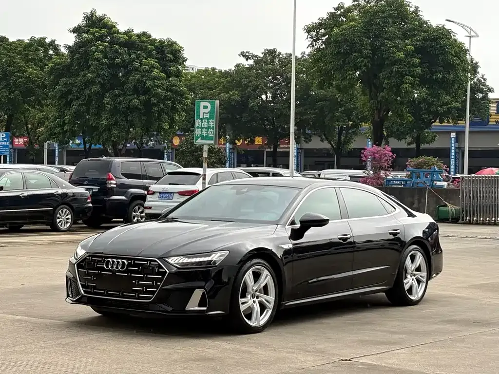 Audi A7L — фото 1