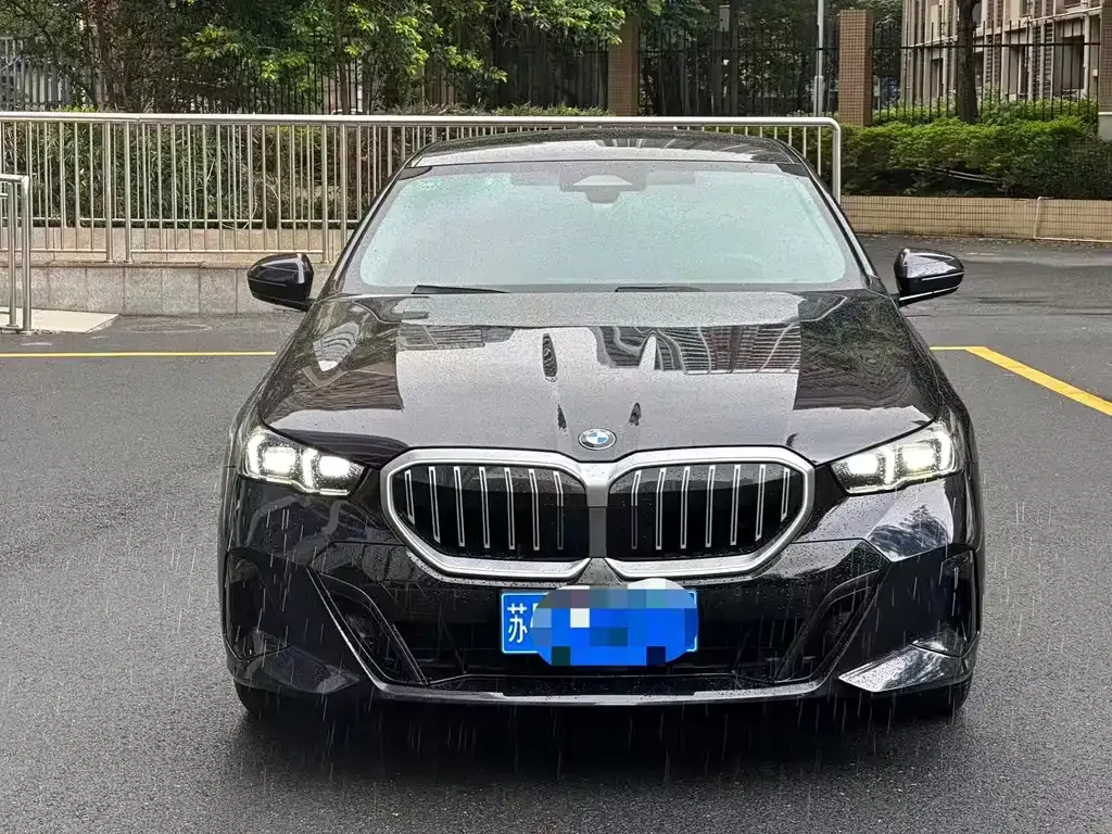 BMW 5 Series (Import) — фото 1