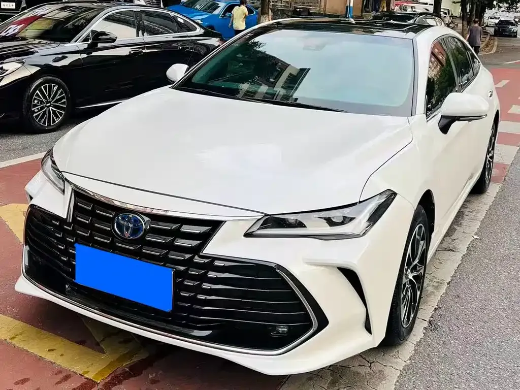 Toyota Avalon — фото 1