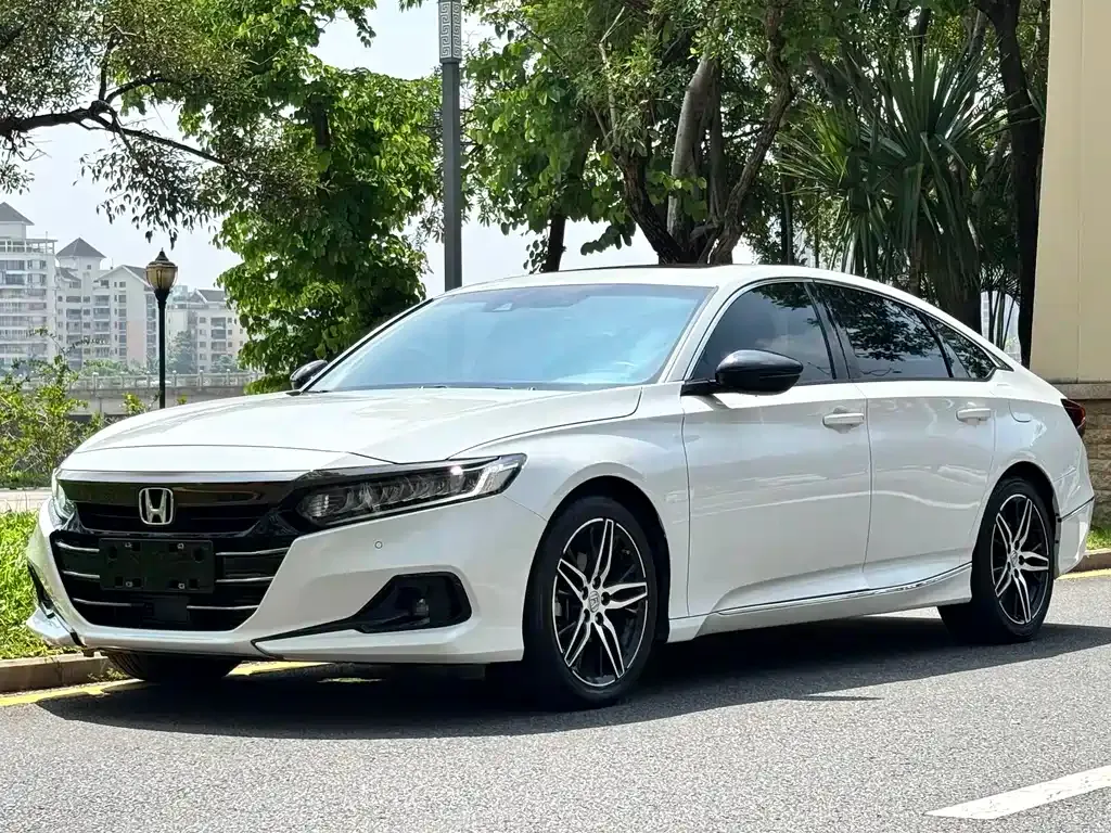 Honda Accord — фото 1