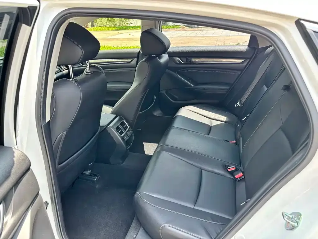 Honda Accord — фото 4