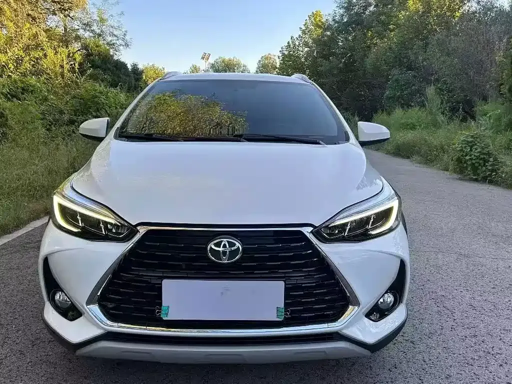 Toyota Yaris L — фото 2