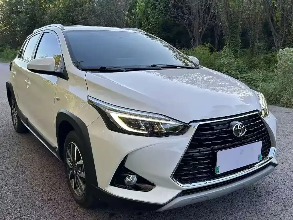 Toyota Yaris L — фото 3