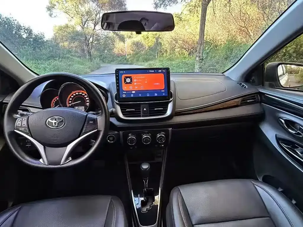 Toyota Yaris L — фото 7