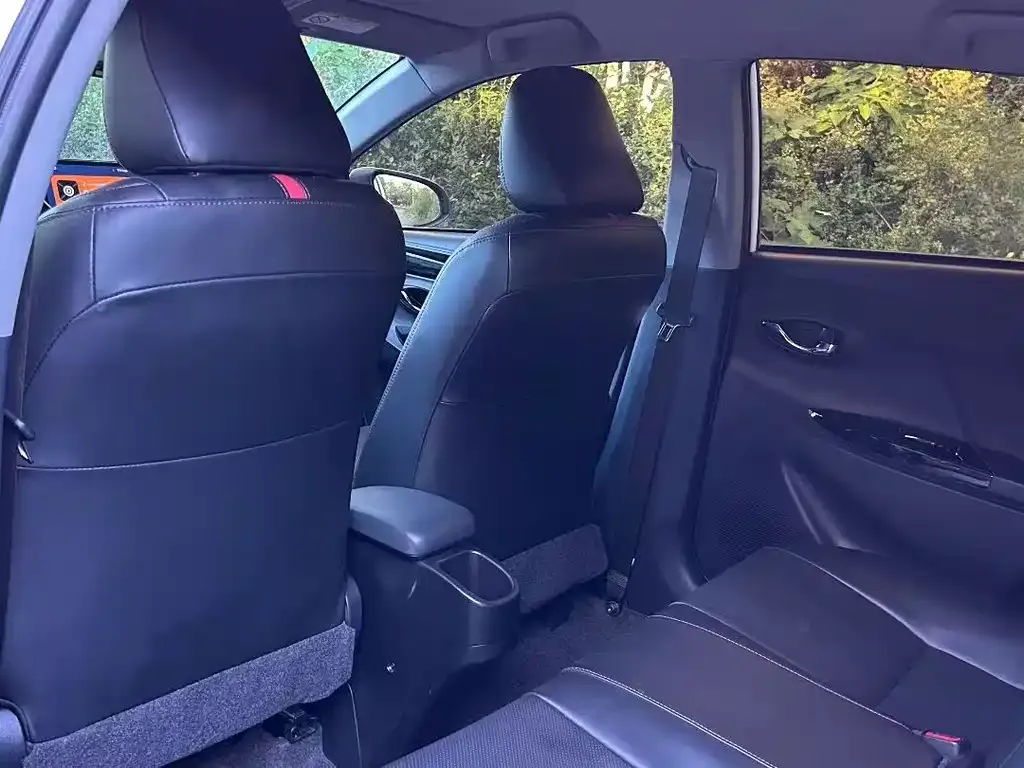 Toyota Yaris L — фото 4