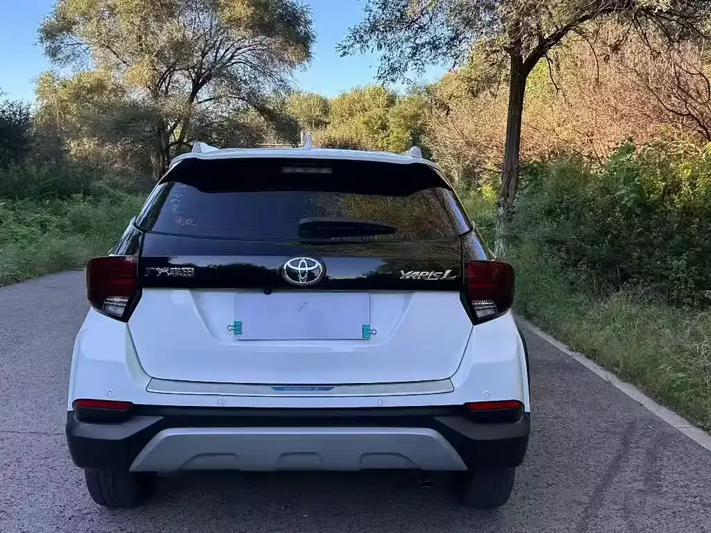 Toyota Yaris L — фото 8