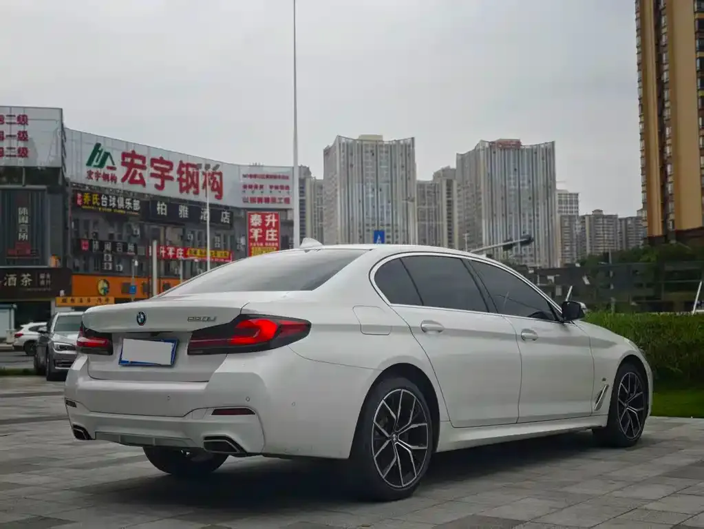 BMW 5 Series — фото 5