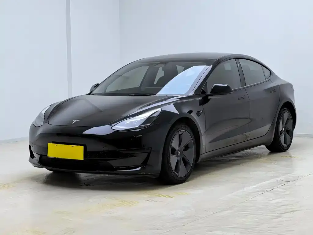 Tesla Model 3 — фото 1