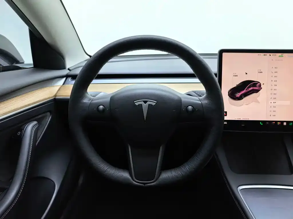 Tesla Model 3 — фото 7