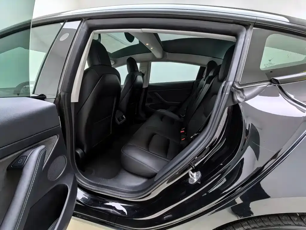 Tesla Model 3 — фото 10