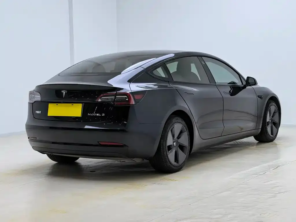Tesla Model 3 — фото 8