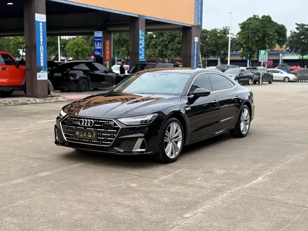 Audi A7L — фото 1