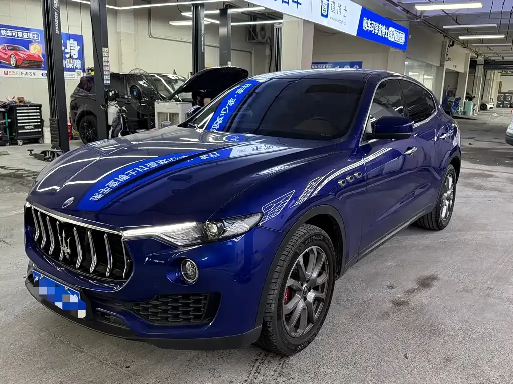 Maserati Levante — фото 1
