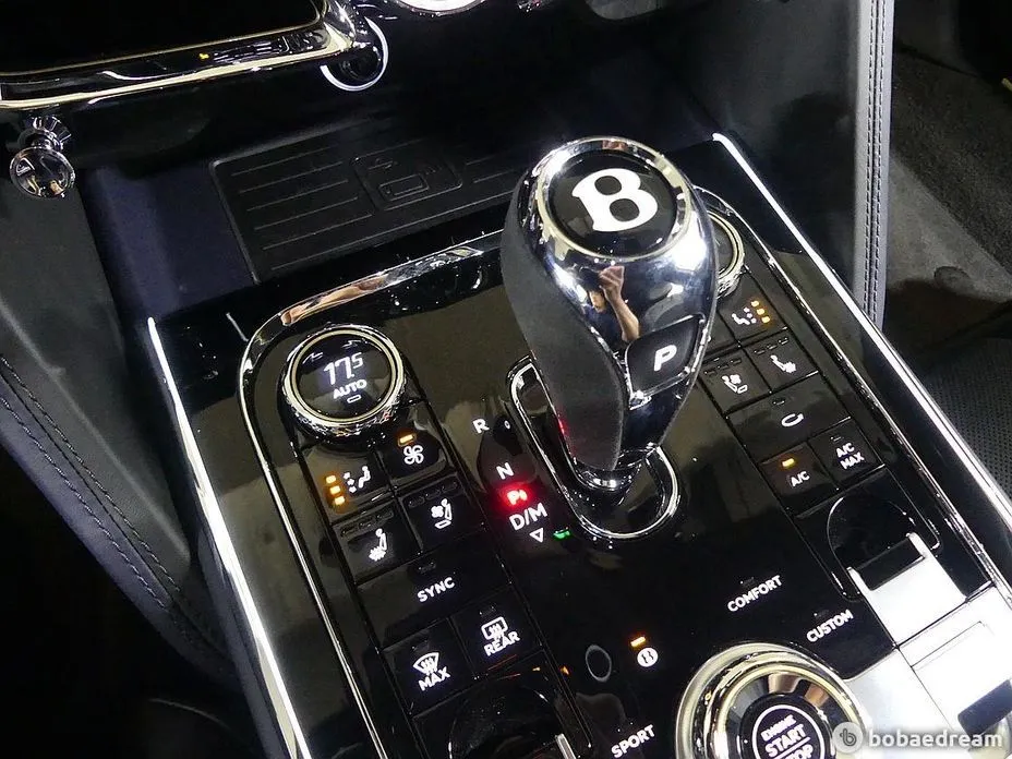 Bentley Flying Spur — фото 9