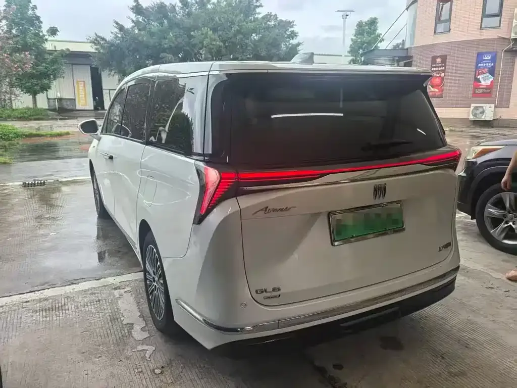 Buick GL8 Hybrid — фото 2