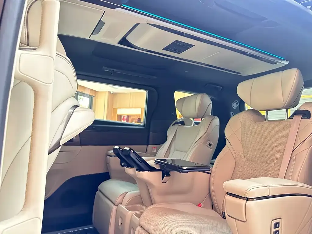 Toyota Alphard — фото 8