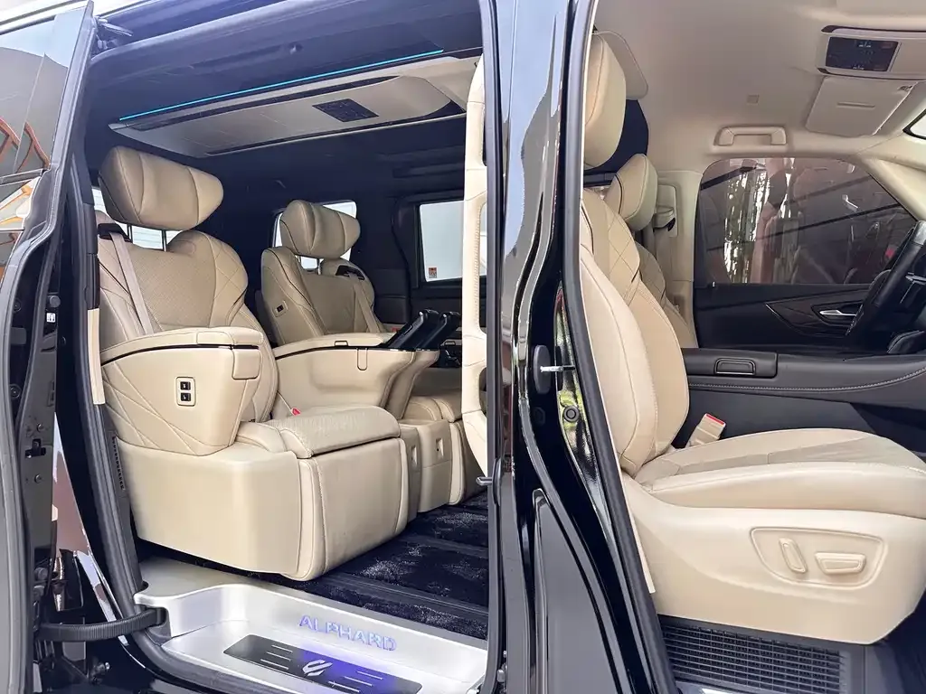 Toyota Alphard — фото 10