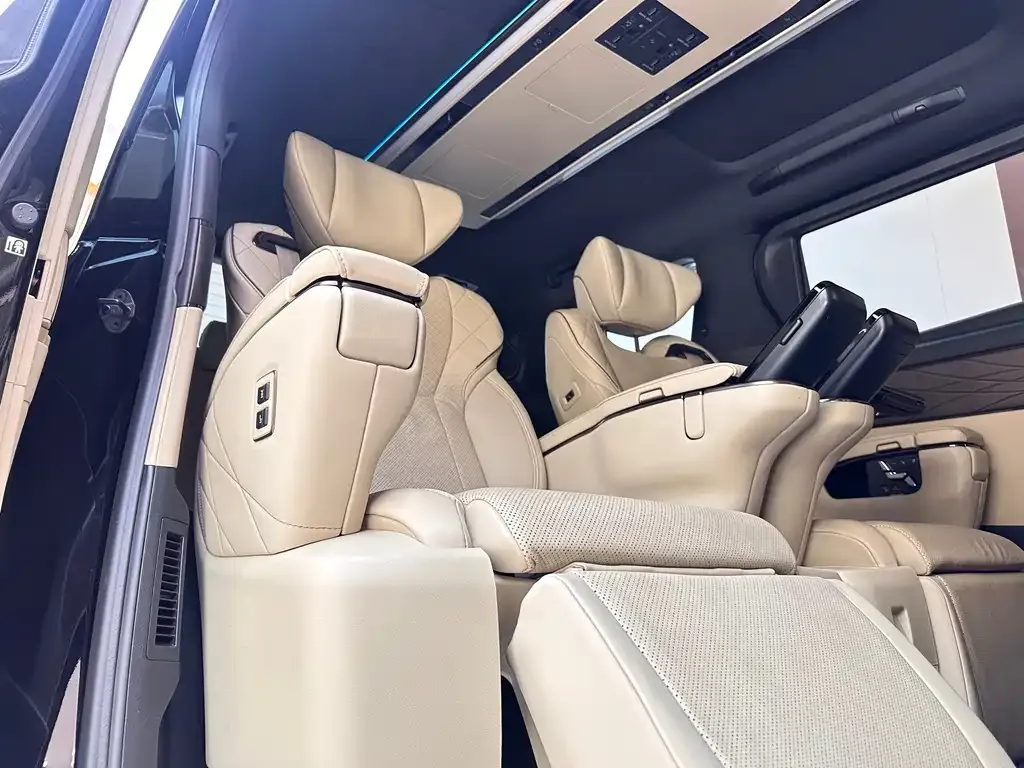 Toyota Alphard — фото 2